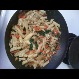 Simple Spinach and Red Bell Pepper Pasta